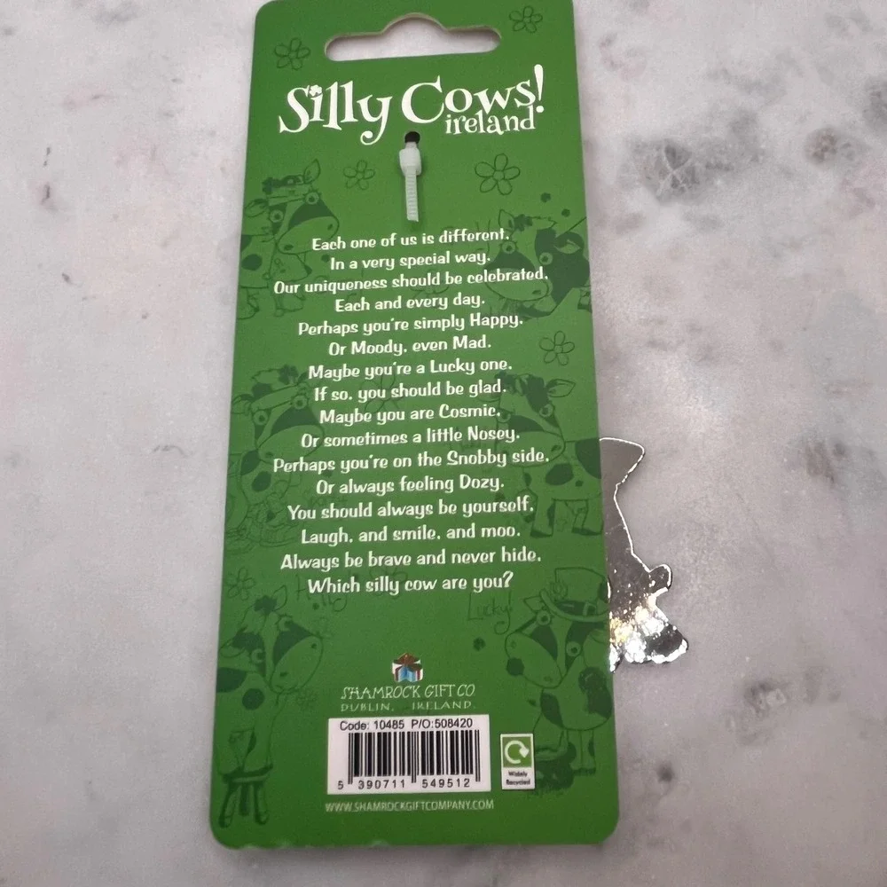 Cow Irish Keychain Charm Silly Cows Shamrock Ireland Enamel Keyring Souvenir New